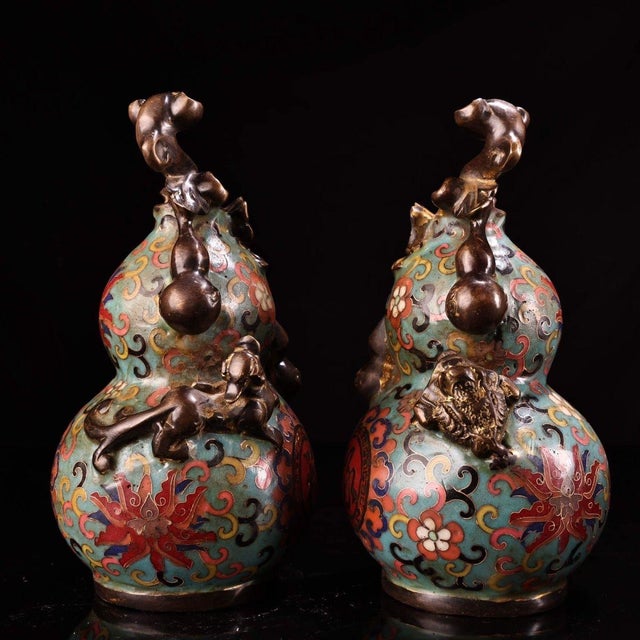 Traditional Vintage Cloisonne Enamel Gourd Vase – 8.3" Auspicious Double Gourd Sculpture For Sale - Image 3 of 9