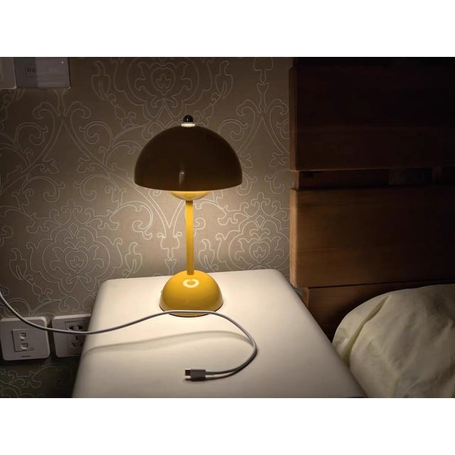 2020s Retro Bud-Shaped Metal Table Lamp For Sale - Image 5 of 5