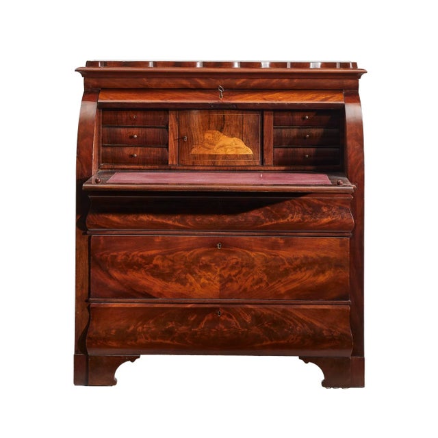 Walnut chest of drawers with three keyboards without key and reversal curve with lock. Inside the reversal there is a...