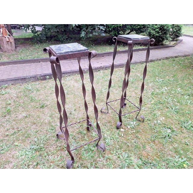 Mid-Century Modern Brutalist Garden Columns in Wrought Iron and Veined Marble, Set of 2 For Sale - Image 3 of 16
