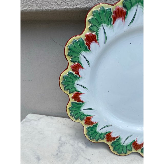 French Country 19th Century Majolica Leaves Plate Creil & Montereau For Sale - Image 3 of 4