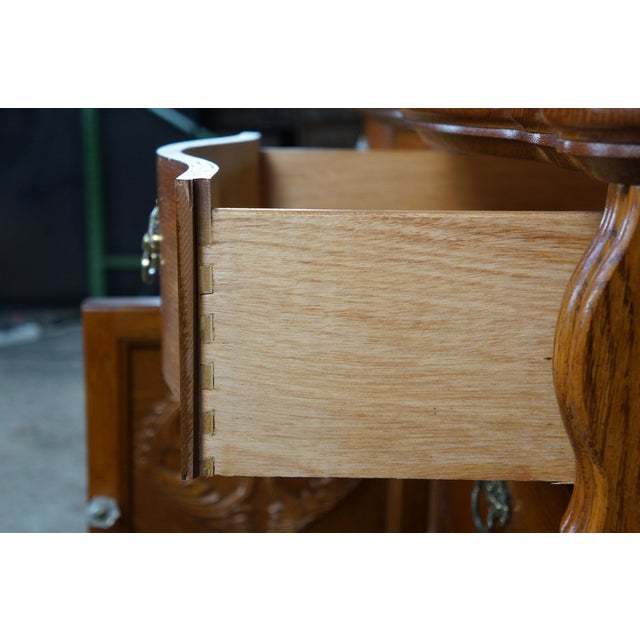 Wood Late 20th Century Lexington Victorian Sampler Collection Oak 391 Spindle Mirror Dresser Chest For Sale - Image 7 of 18