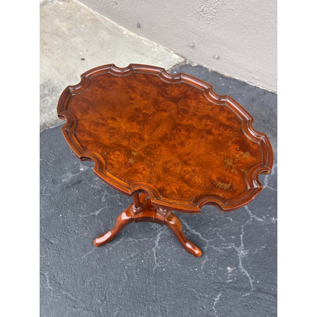 Baker Furniture Company Late 20th Century Baker Furniture Historic Charleston Queen Anne Mahogany and Burl Wood Tea Table For Sale - Image 4 of 9