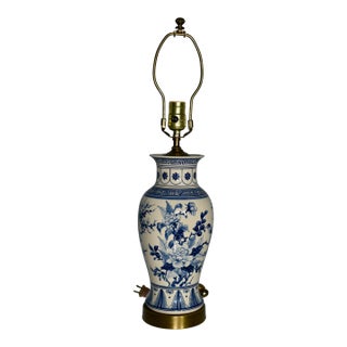 Vtg. Blue & White Porcelain Floral Design Table Lamp W/Brass Base For Sale