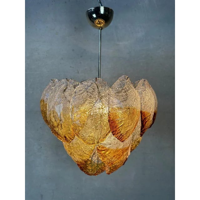 Murano 'Frozen Leaves' Chandelier. Often referred to Mazzega. Gold-coloured crown in beautiful condition. 24 beautiful...