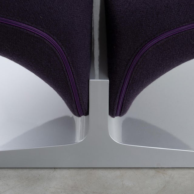 Purple Set of Ribbon Lounge Chair and Ottoman in Purple Fabric by Pierre Paulin for Artifort, 2000s For Sale - Image 8 of 11