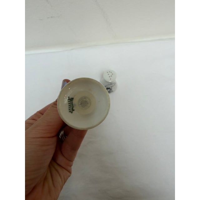 1960s Salt and Pepper Shakers by Raymond Peynet for Rosenthal, 1960s, Set of 2 For Sale - Image 5 of 7