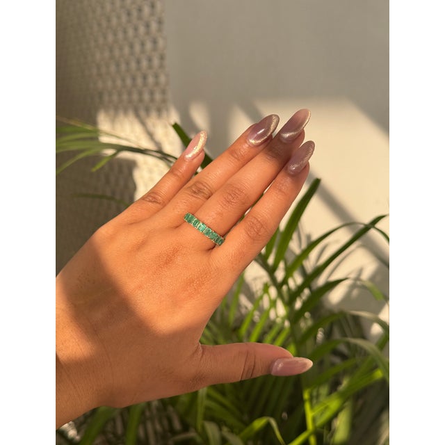 Contemporary 1.59ct Stackable Natural Emerald Half Eternity Band Ring Size 9 in Solid 14k Gold For Sale - Image 3 of 15