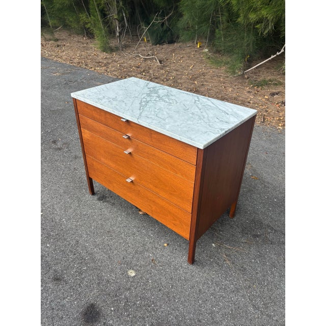 Elegant 1960s chest of drawers by Florence Knoll for Knoll Associates. A refined example of American mid-century modern...