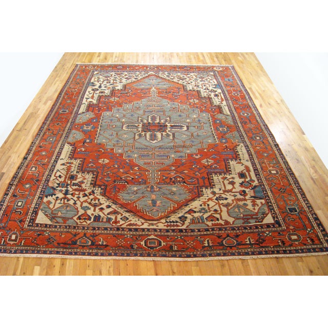 Antique Persian Serapi oriental rug, in large size An antique Persian Serapi oriental rug, size 13'5" x 10'4", circa 1900....