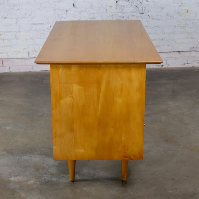 Winchendon Furniture “Planner Group” Mid-20th Century MCM Maple Student Desk #1560 Planner Group for Winchendon by Paul McCobb For Sale - Image 4 of 18