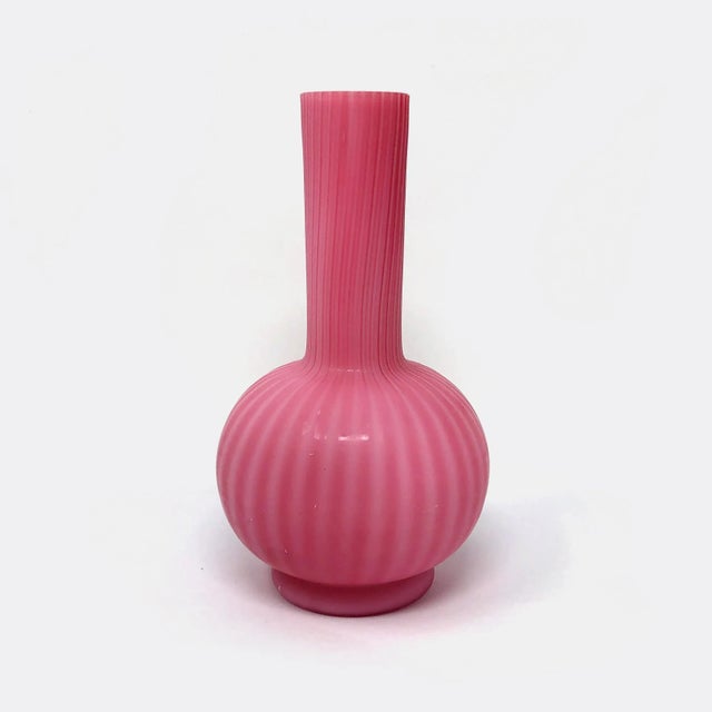 Victorian Late 19th Century Victorian Velvet Ribbed Pink Satin Art Glass Vase For Sale - Image 3 of 7