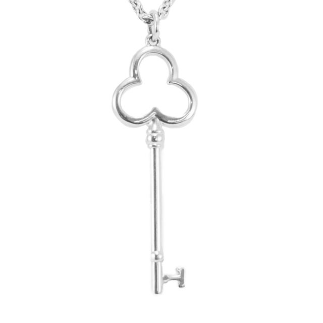 Modern Ladies Tiffany & Co. 925 Sterling Silver Clover Trefoil Key Pendant Necklace For Sale - Image 3 of 9