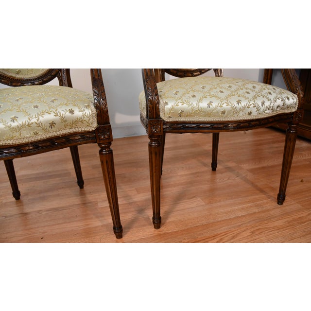 Wood 1930s French Louis XV Carved Walnut Set of 6 Dining Room Chairs / 2 Arm & 4 Side For Sale - Image 7 of 18