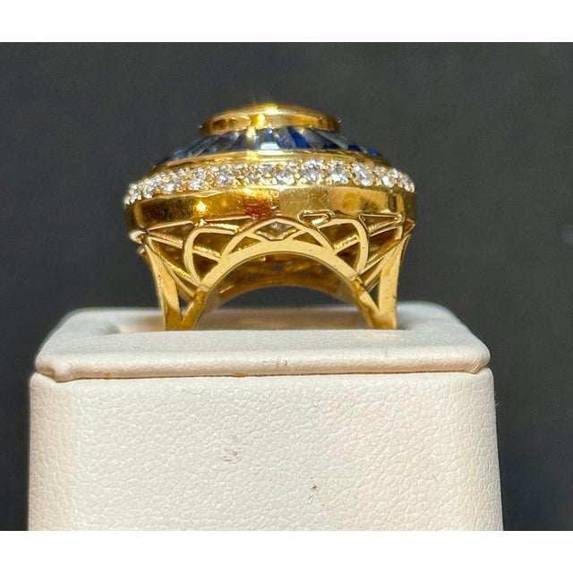 GIA Certified 10Ct Natural Ceylon Yellow Sapphire, Blue Sapphire & Diamond Ring For Sale In New York - Image 6 of 18