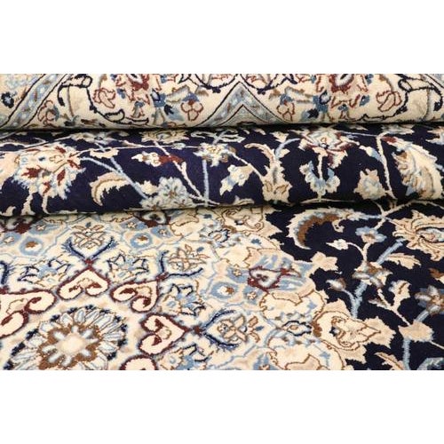 Middle Eastern Rug in Wool For Sale - Image 4 of 5