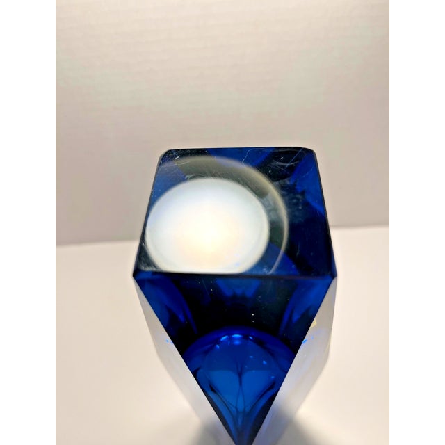 1960s 1960s Luigi Mandruzzato Murano Sommerso Blue & Amber Faceted Glass Vase 12" Tall For Sale - Image 5 of 7