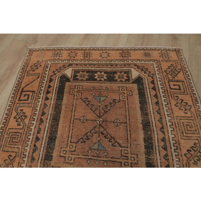 1960s 1960s Southwestern Style Geometric Desing Beige Turkish Runner Rug For Sale - Image 5 of 11