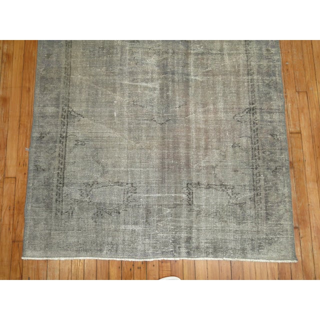1950s Vintage Cloudy Gray Turkish Rug - 4'4" x 6'9" For Sale - Image 5 of 6