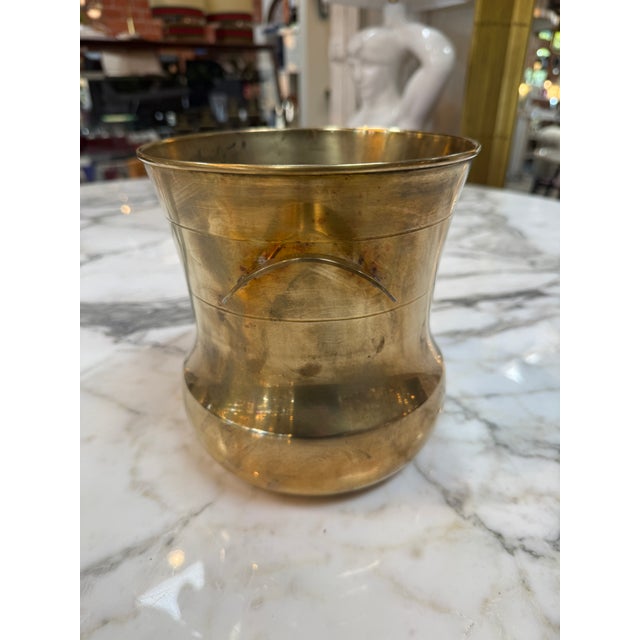 1970s Brass Champagne Bucket / Wine Cooler With Ring Handles For Sale In Los Angeles - Image 6 of 7