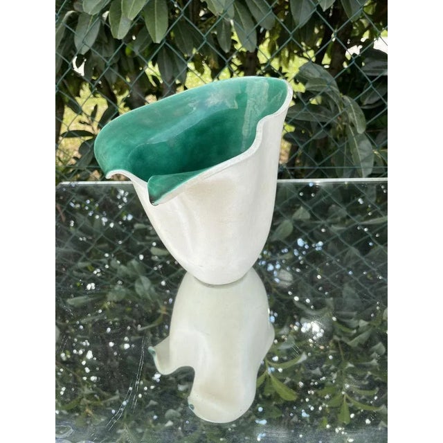 Vase form Corolle of the 50s produced by Elchinger, rare white matte color, églomized green interior This piece has an...