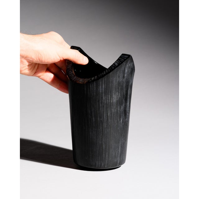 Black Textured Art Glass Vase by Claus Josef Riedel for Riedel, Austria, 1980s For Sale - Image 4 of 10