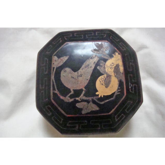 1970s Vintage Octagonal Bird and Pomegranate Chinese Lidded Black Box For Sale - Image 11 of 11
