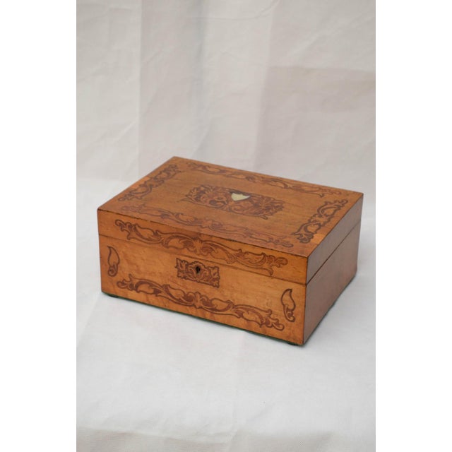 Victorian Birds Eye Maple Jewelry Box with Tulipwood Inlay, 1860 For Sale - Image 13 of 14