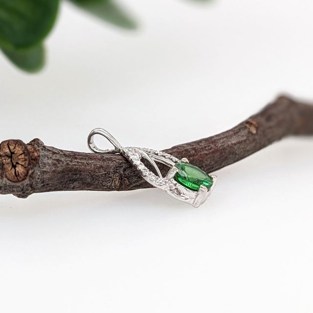 Tsavorite Pendant with Natural Diamonds in Solid 14K White Gold Round 5.5mm For Sale In Columbus - Image 6 of 8