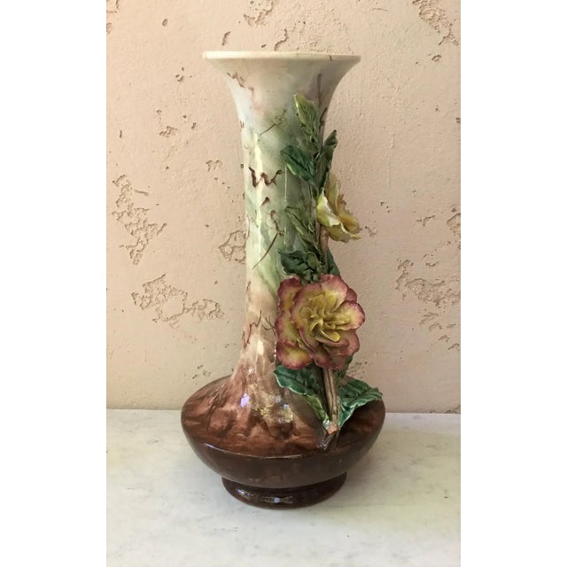 1880s French Majolica Flowers Vase For Sale In Austin - Image 6 of 9