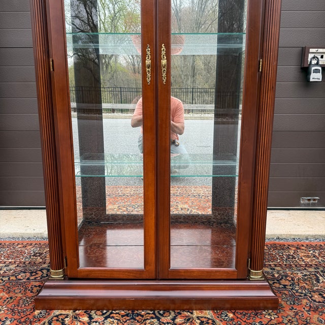 Ethan Allen 1990s Philip Reinisch Federal Style Carved Cherry Mirrored Curio or Display Cabinet For Sale - Image 4 of 15