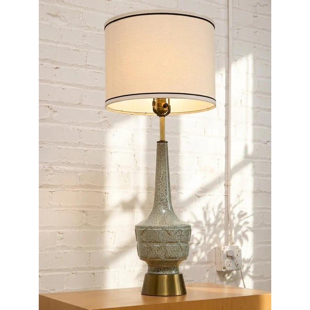 Vintage Mid-Century Modern Crackle Glaze Ceramic Table Lamp With Brass Base For Sale - Image 4 of 4