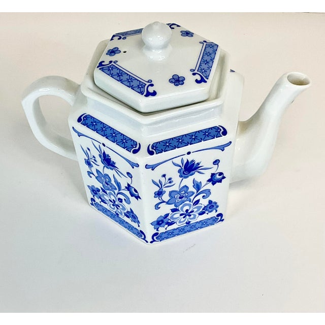 Vintage Italian Tuscany Style Blue & White Botanical Design Porcelain Tea Pot. For Sale - Image 10 of 11