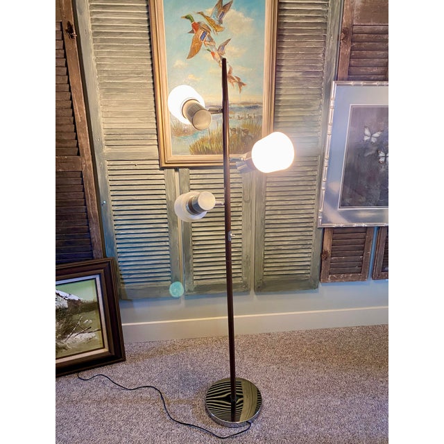 Vintage 1960s Midcentury 3-Light Floor Lamp Attributed to Gerald Thurston for Lightolier ~ Silver and Brown Floor Lamp With 3-Way Switch For Sale - Image 10 of 14