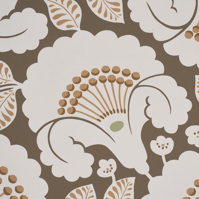 Traditional Schumacher Jackie Wallcovering In Brown For Sale - Image 3 of 6