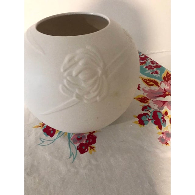 1960s Vintage Gorham Fine China Bowl/Vase Done in Relief For Sale - Image 5 of 6