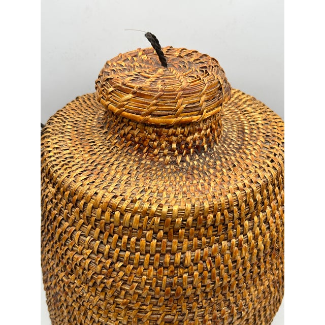 Native American Apache Tus Pitch-Coated Lidded Basket With Horsehair Handles, C. 1940–1950 For Sale - Image 3 of 18