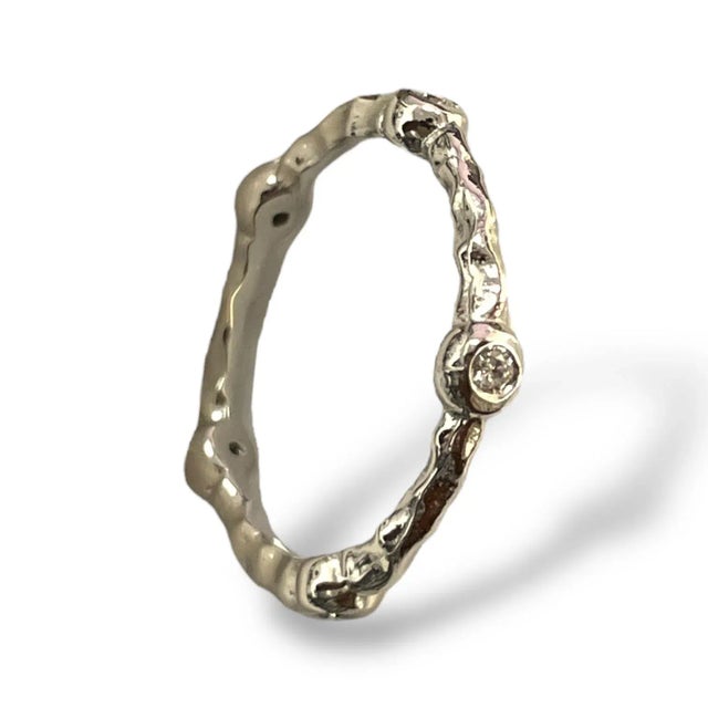 Early 21st Century Textured 18k Gold Ring With 1 Tcw Diamonds Size 6 For Sale - Image 5 of 7