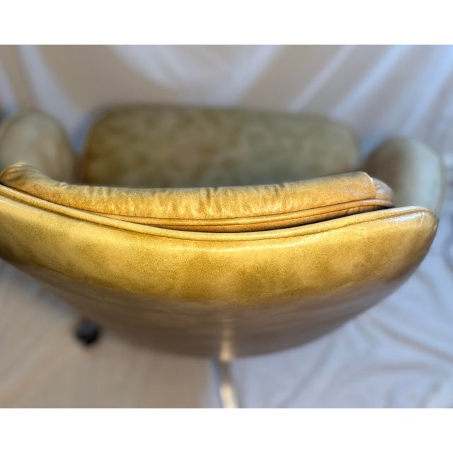 Vintage Stoneville Tufted Camel Swivel Executive Chair, 1970s For Sale In Washington DC - Image 6 of 12