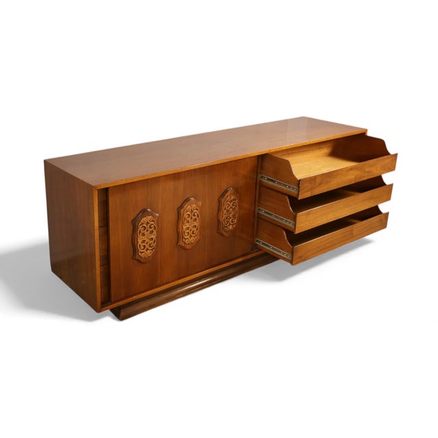 Attributed to Young Manufacturing Vintage Mid Century Modern Brutalist Spanish Revival Lowboy Dresser C. 1960s For Sale In New York - Image 6 of 10