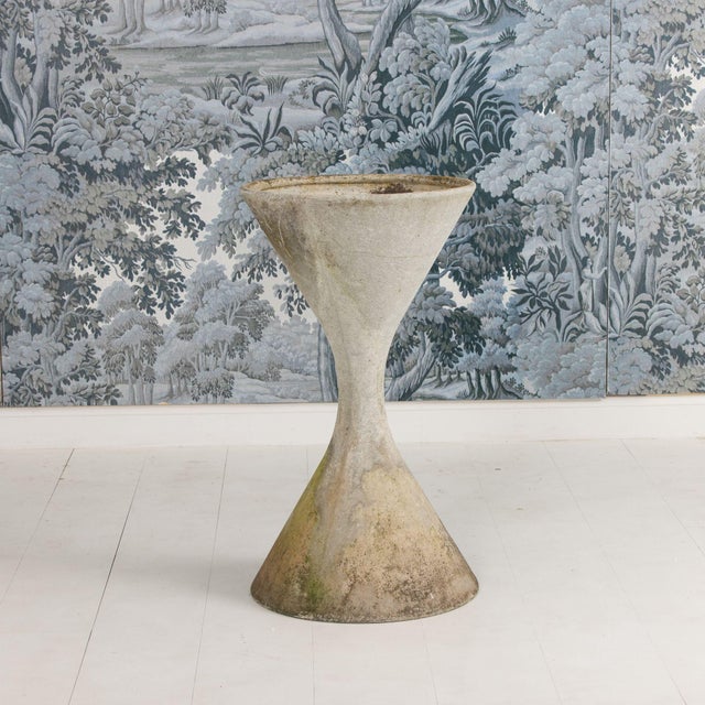 Large spindle or diablo planter designed by Swiss architect Willy Guhl. This planter has a beautiful hourglass shape made...