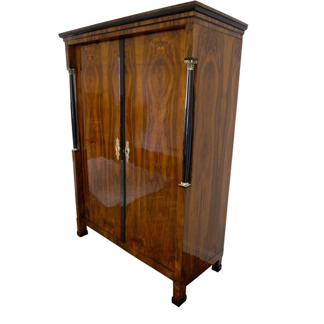 Traditional Empire Armoire in Walnut Veneer & Brass, Vienna, 1815 For Sale - Image 3 of 16