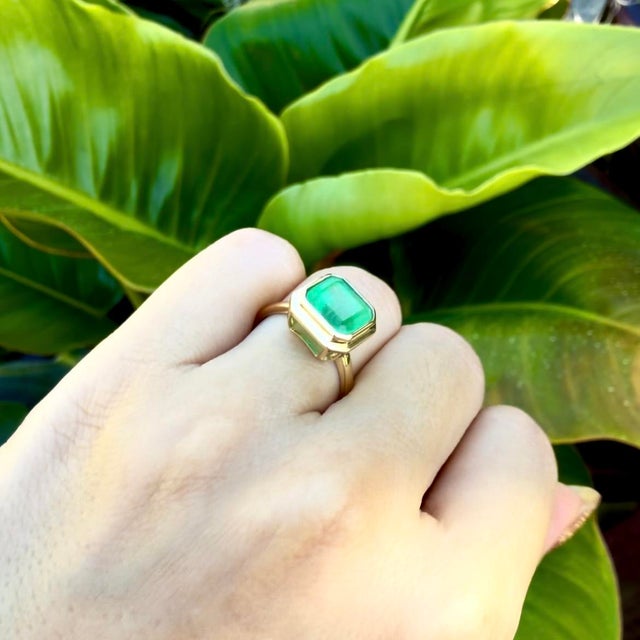 2020s Kai One-of-a-Kind Bella 3.05ct Certified Columbian Emerald Ring in 14k Gold, Size 6 For Sale - Image 5 of 5