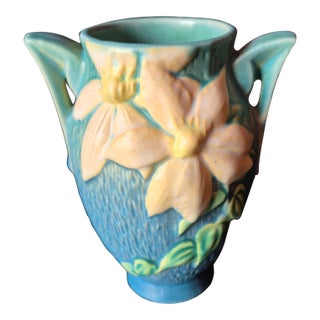 1940s Vintage Roseville Pottery Blue Clematis Handled Vase - Shape 102-6 (Jg) For Sale