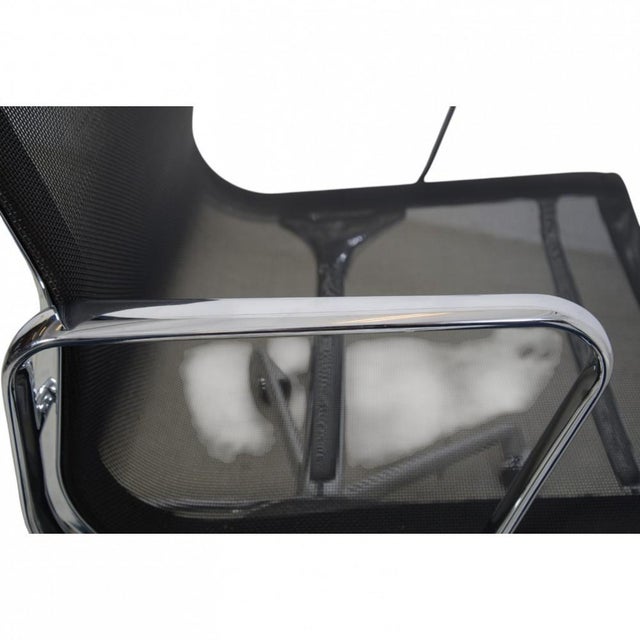 Black EA-117 Office Chair in Black Mesh from Charles Eames, 2002 For Sale - Image 8 of 17