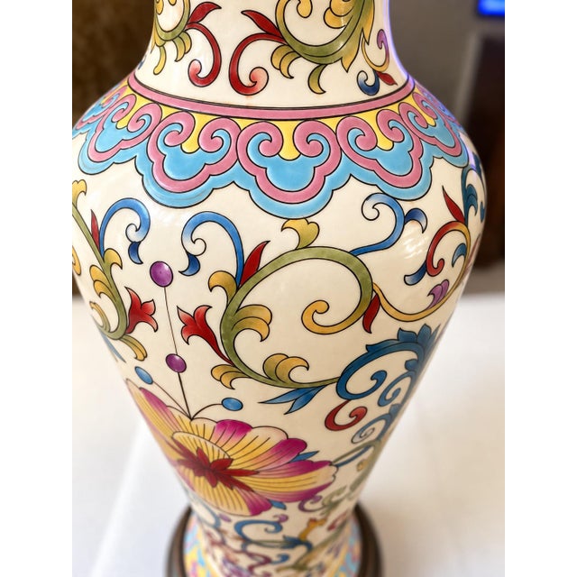 Vintage Bombay Company Hand-Painted Floral Ceramic Table Lamp, Ornate Chinoiserie Style, Antique Brass Base For Sale In Naples, FL - Image 6 of 12