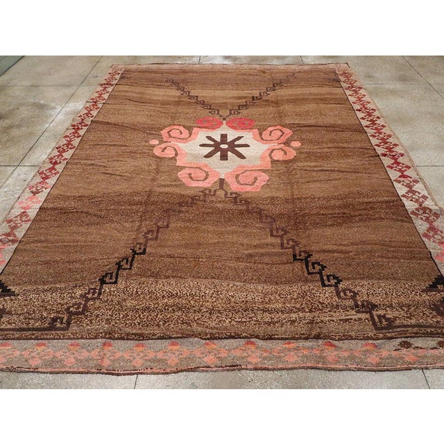 Galerie Shabab Collection Mid-20th Century Turkish Anatolian Carpet For Sale - Image 4 of 10