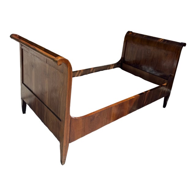 Antique American Empire Flame Mahogany Sleigh Daybed, C. 1820–1840 For Sale