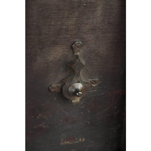 Antique Round English Tilt-Top Table, 1700s For Sale - Image 13 of 14