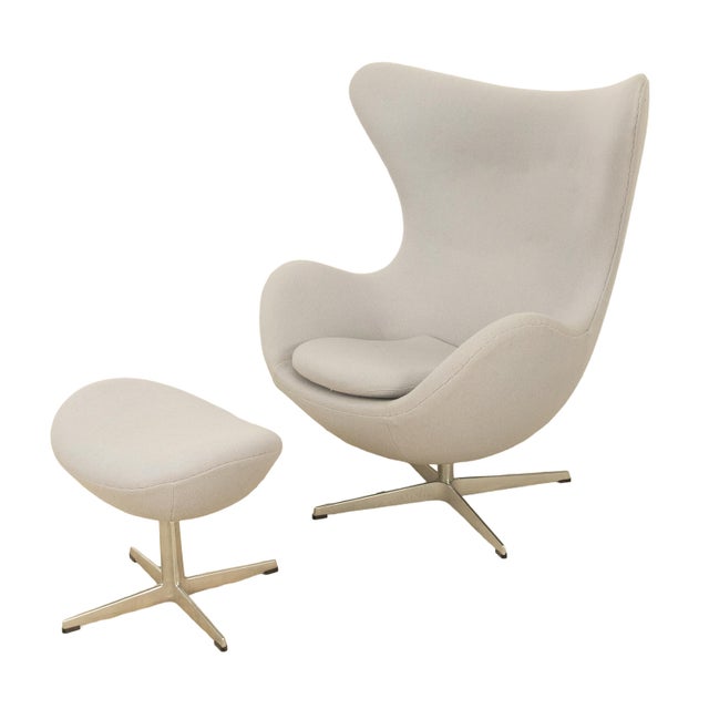 2000 - 2009 Mid Century Modern Egg Lounge Chair & Ottoman Arne Jacobsen for Fritz Hansen For Sale - Image 5 of 18